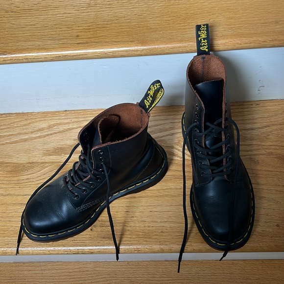 Dr Martens vintage style black boots. Made in England. - Picture 4 of 5